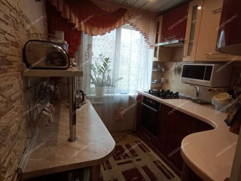 четырёхкомнатная квартира на улице Бурденко дом 19