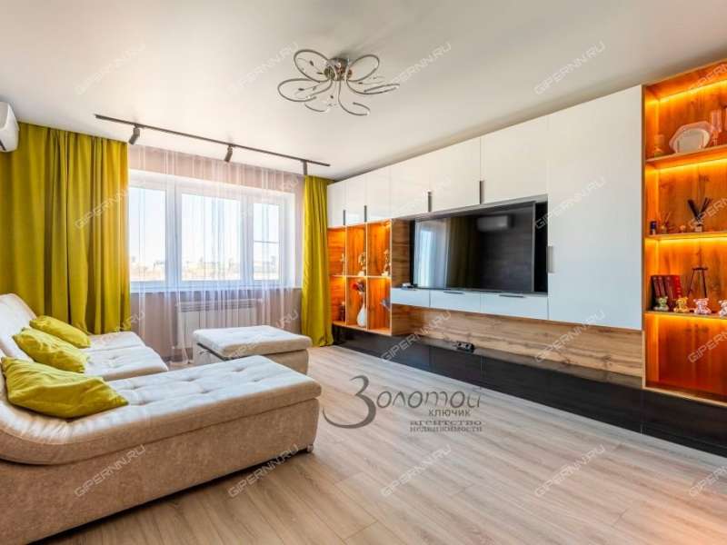 трёхкомнатная квартира на бульваре 60-летия Октября дом 21 к1