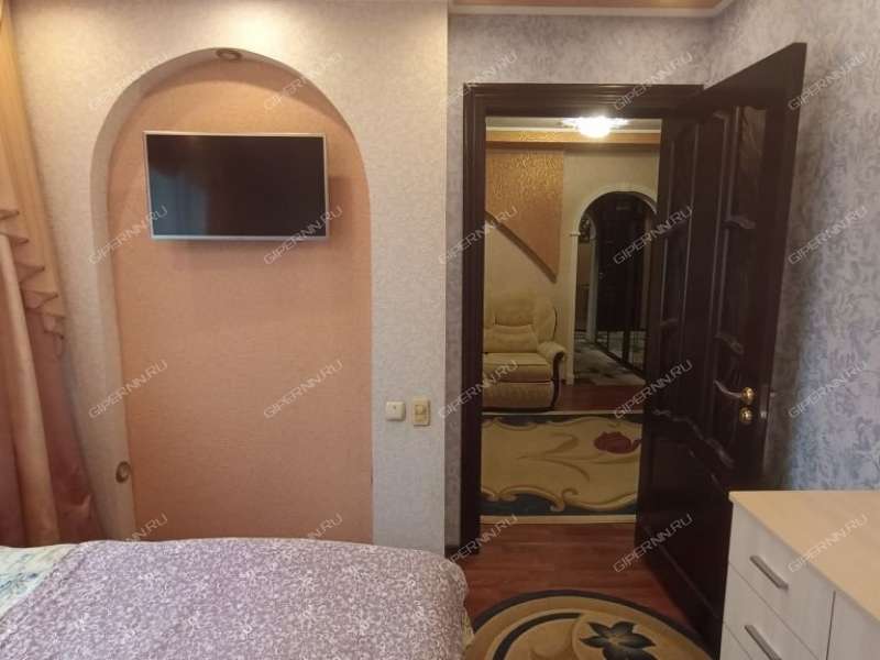 четырёхкомнатная квартира на улице Бурденко дом 19